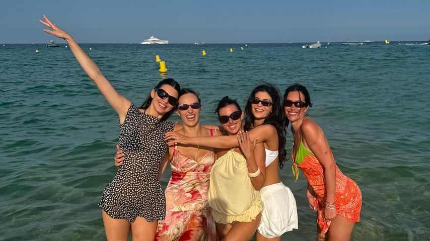 Kendall und Kylie Jenner und ihre Freundinnen im Juli 2025