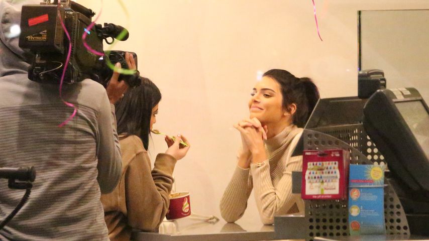 Kendall und Kylie Jenner bei Dreharbeiten zu "Keeping up with the Kardashians"