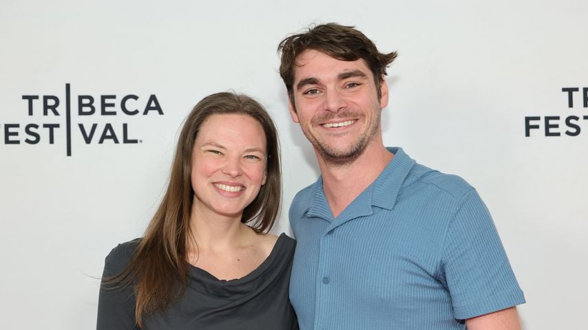 Kennedy Suarez und RJ Mitte bei der Premiere von "Animals In War" beim Tribeca Festival im Village East Cinema, New York