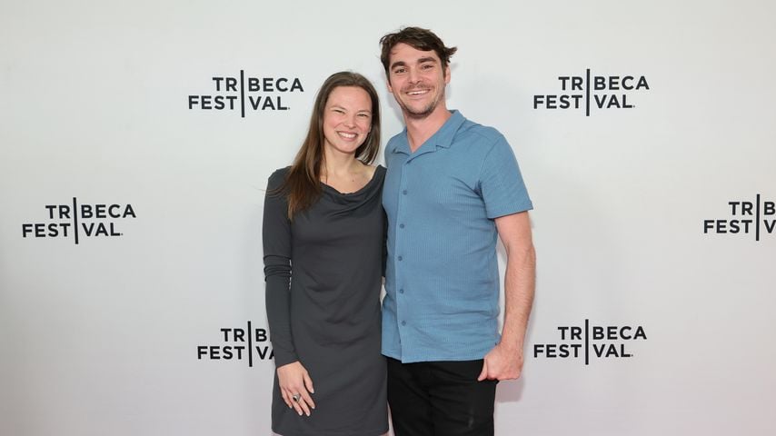 RJ Mitte mit seiner Partnerin Kennedy Suarez im Juni 2025