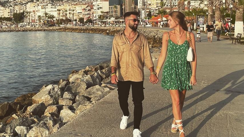 Ex-GNTM-Kandidatin Vivien Sterk (r.) mit ihrem Verlobten Kerem (l.)
