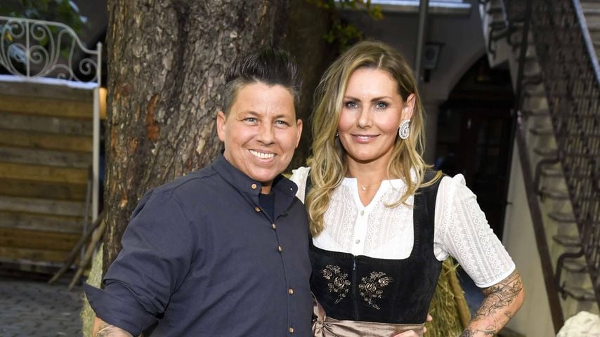 Kerstin Ott und Karolina Ott in Tracht beim Heidifest 2025 im Münchner Hofbräuhaus