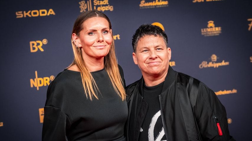 Kerstin Ott mit ihrer Frau Karolina bei der Goldenen Henne 2026 in Leipzig