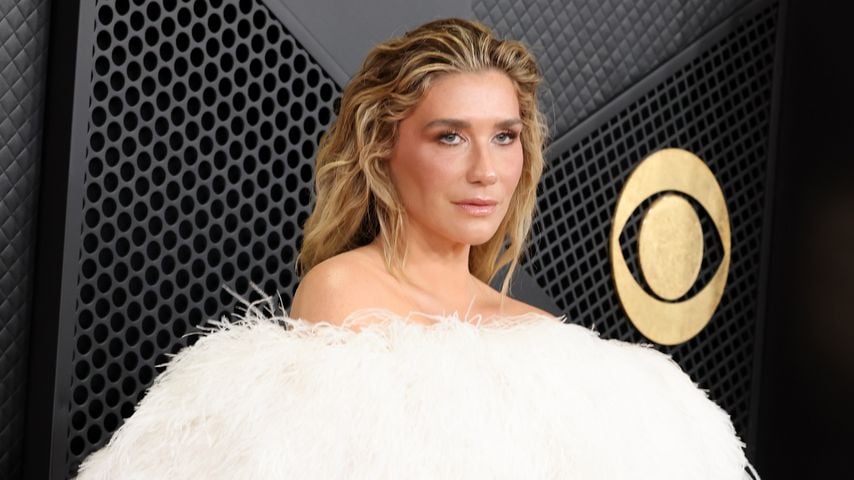 Trotz Hitzewarnung trägt Kesha plötzlich Pelzmantel in NYC