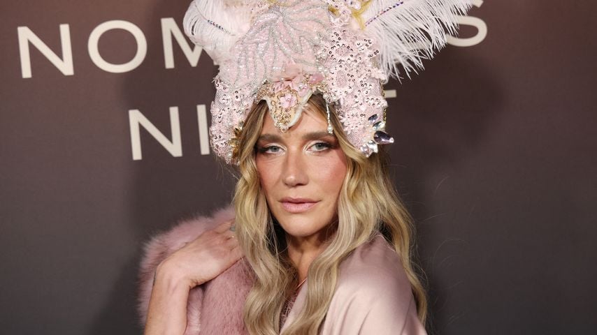 Kesha trägt ihre Plazenta als Schmuck immer bei sich