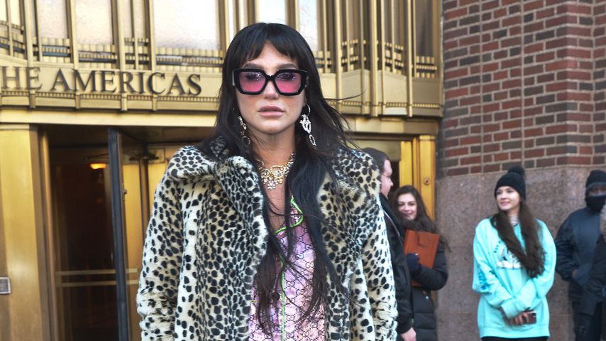 Neuer Trend? Kesha im lässigen Schlafanzug-Look unterwegs