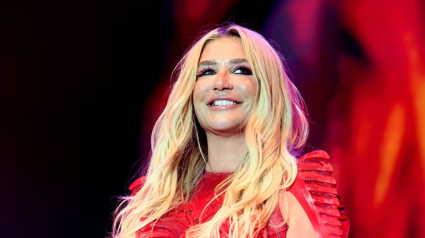 Erwischt: Bandelt Kesha nun etwa mit diesem Unternehmer an?