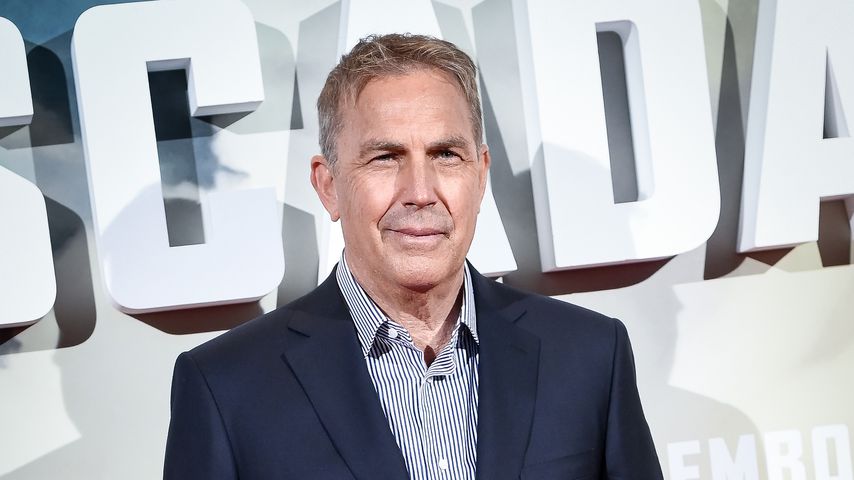 Kevin Costner: Bei Konzert stürzt Bühne ein