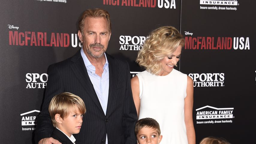 Kevin Costner mit seiner Frau Christine Baumgartner und den drei gemeinsamen Kindern