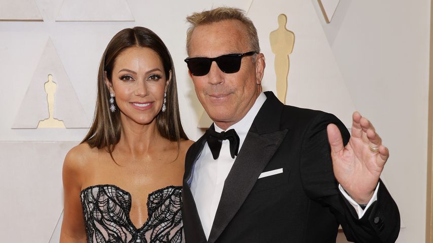 Kevin Costner und Christine Baumgartner im März 2022