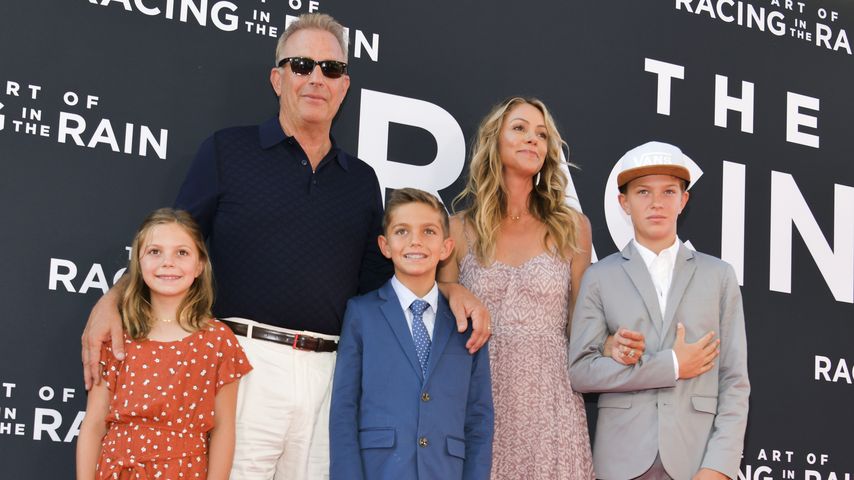 Kevin Costner und Christine Baumgartner mit ihren Kindern, August 2019