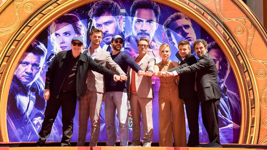 "Avengers"-Co-Stars ziehen Chris Evans über Cover-Pose auf!