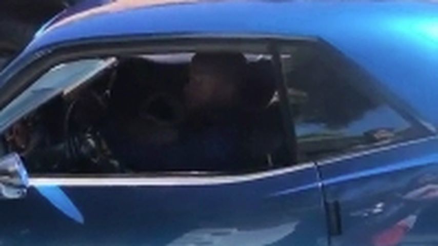 Kevin Hart in seinem Muscle-Car