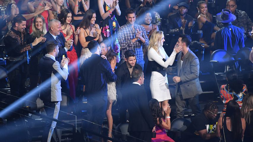 Kevin Jonas, Danielle Jonas, Nick Jonas, Sophie Turner und Joe Jonas bei den VMAs