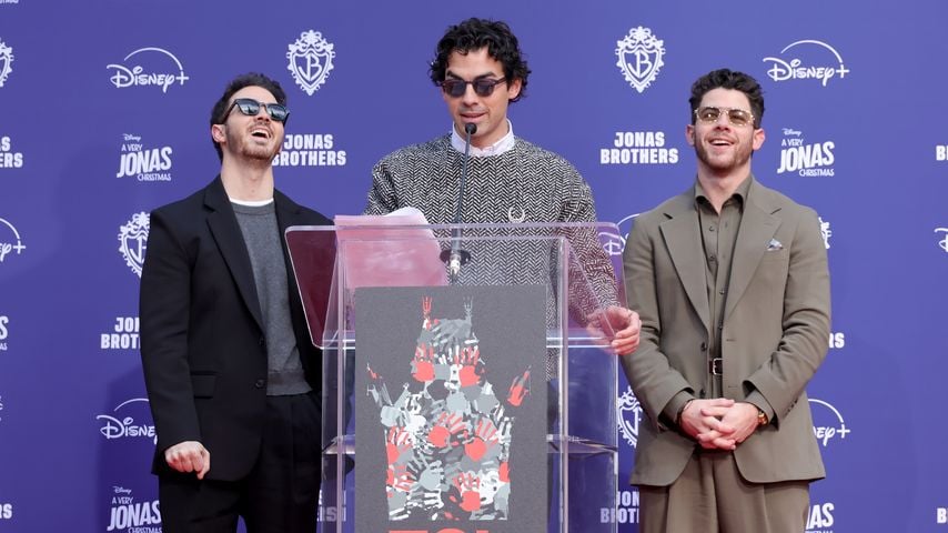 Bei der Hand- und Fußabdruckzeremonie: Kevin Jonas, Joe Jonas und Nick Jonas im TCL Chinese Theatre, Hollywood