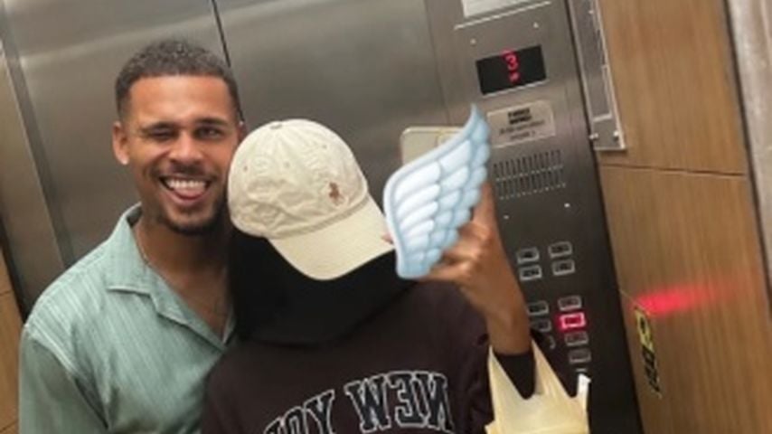 Kevin Njie mit einer unbekannten Frau, Oktober 2026