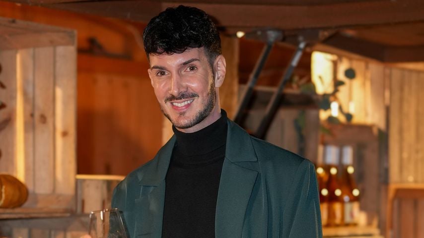 Kevin Schäfer bei der Premiere von "Der Promihof" auf dem Gertrudenhof in Hürth