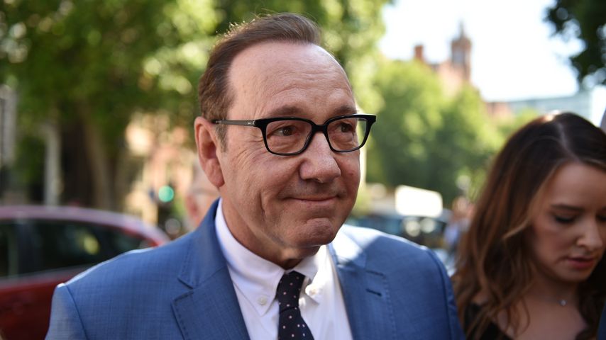 Zuversichtlich: Kevin Spacey erscheint lächelnd zum Prozess