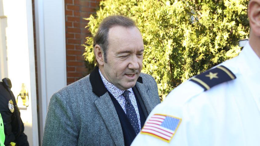 Wende im Prozess? Kevin Spacey happy in Restaurant gesichtet
