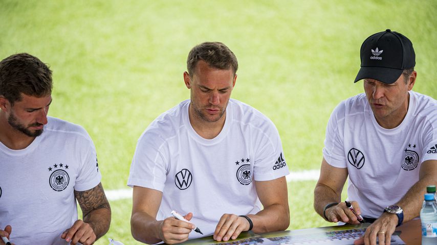Kevin Trapp, Manuel Neuer und Oliver Bierhoff in Herzogenaurach
