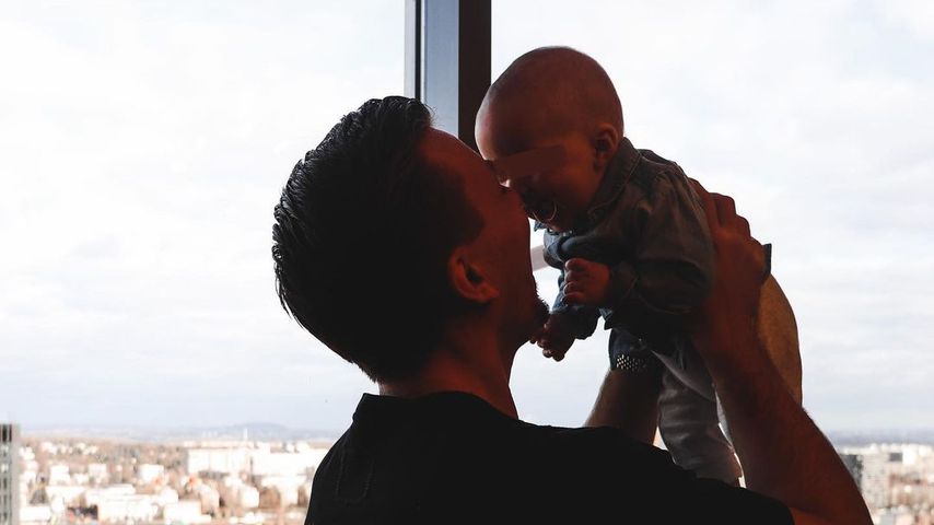 Kevin Yanik und sein Kind im Januar 2022