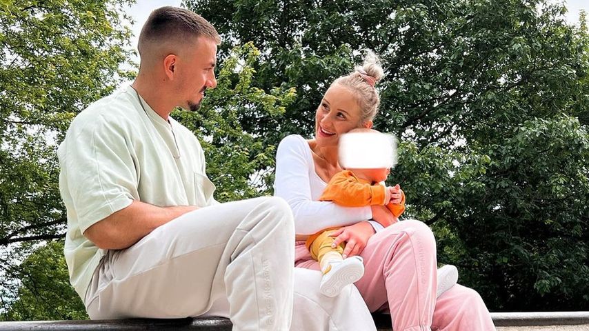 Kevin Yanik und Kathi Wagener mit ihrem Sohn