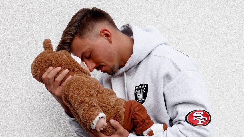 Kevin Yanik und sein Sohn im Oktober 2021