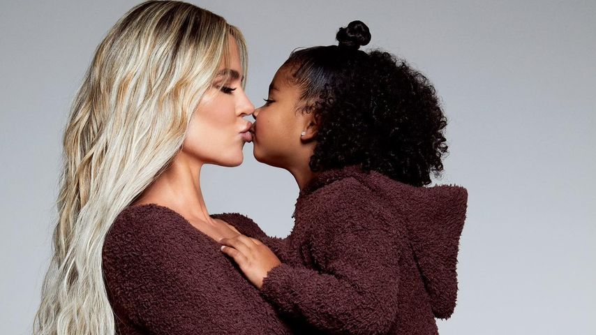 Khloé Kardashian und Töchterchen True im Dezember 2021