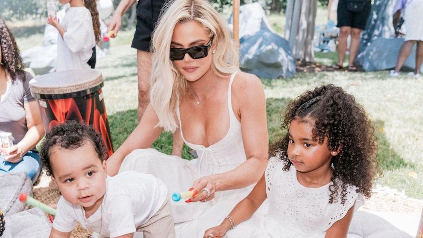 Khloé Kardashian mit ihren Kindern