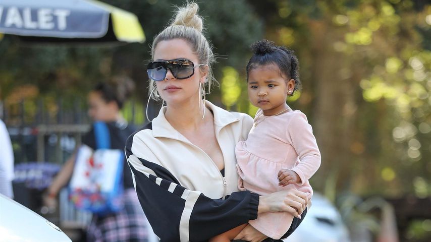 Zurück in L.A.: So süß begrüßen die Kardashians ihre Khloe!