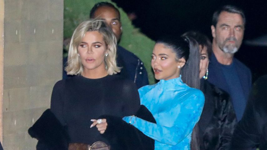 Khloe Kardashian und Kylie Jenner im Januar 2020 in Malibu