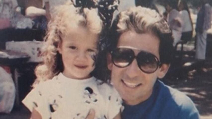 Khloe Kardashian als Kleinkind mit ihrem Vater Robert Kardashian Sr.