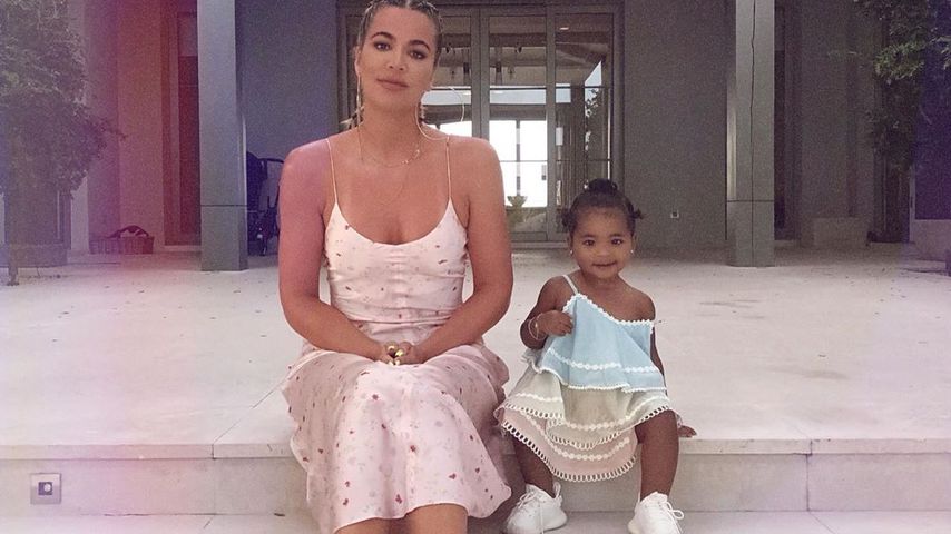 Khloe Kardashian und True Thompson im August 2019
