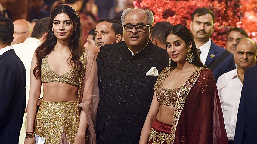 Khushi Kapoor, ihr Vater Boney Kapoor und ihre ältere Schwester Janhvi Kapoor