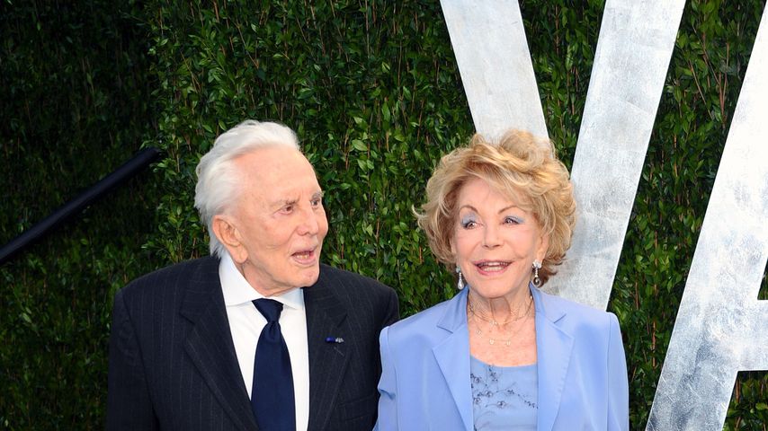 Kirk Douglas und Anne Buydens im Februar 2012 in West Hollywood