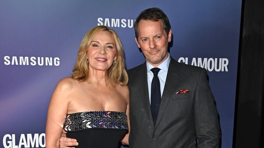Im Minikleid: Kim Cattrall mit ihrem Freund auf Red Carpet