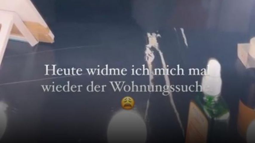 Kim Gloss mit Schwangerschafts-Öl auf dem Schminktisch