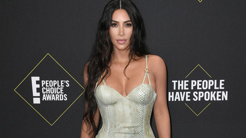 Acht Kilo zugenommen, na und? Kim K. rockt enges Snake-Dress