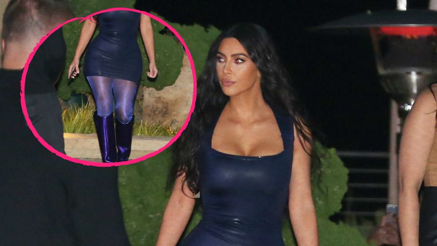 Lady in Blue: Kim K. mit crazy Glitzerstrümpfe-Boots-Kombi!