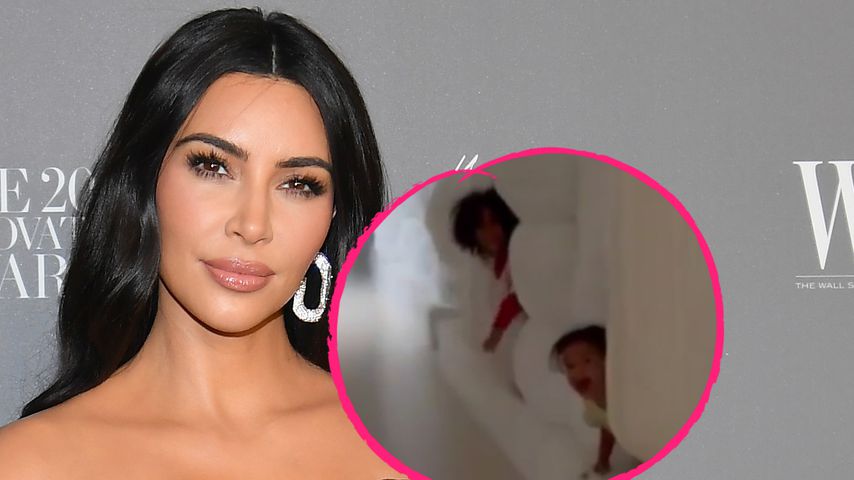 Hier verstecken sich Kim Kardashians Kids in Weihnachtsdeko!