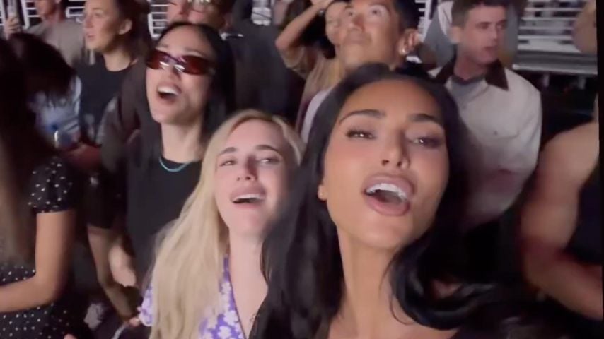 Ari-Grande-Konzert: Kim Kardashian und Emma Roberts feiern