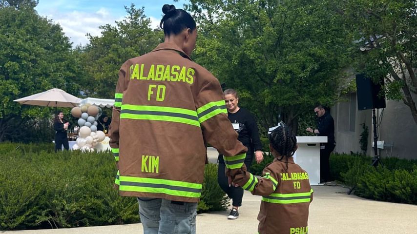 Kim Kardashian mit ihrem Sohn Psalm