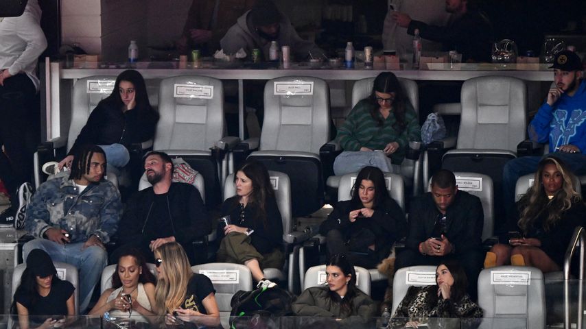 Kim Kardashian, Khloé Kardashian, Kendall Jenner und Hailey Bieber, Super Bowl 2024