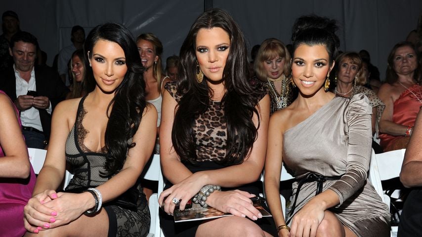 Kim Kardashian, Khloé Kardashian und Kourtney Kardashian im Jahr 2010