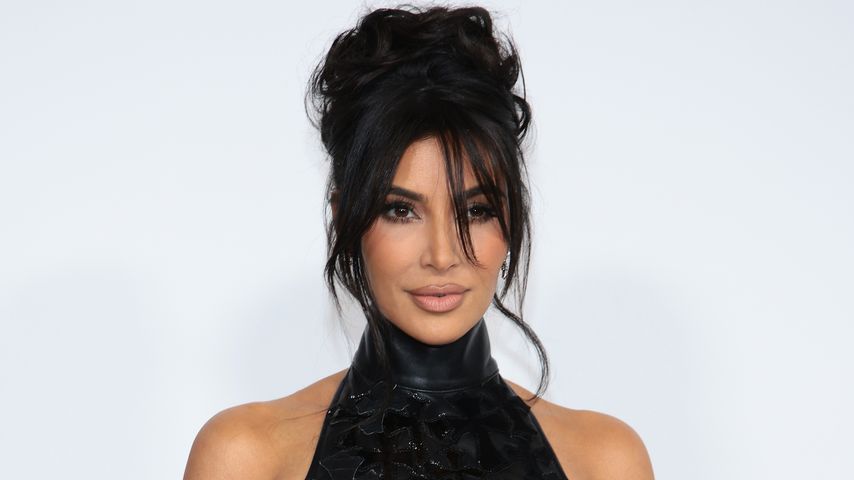 Kim Kardashian bricht eigenes Wort: Sie war beim Tätowierer