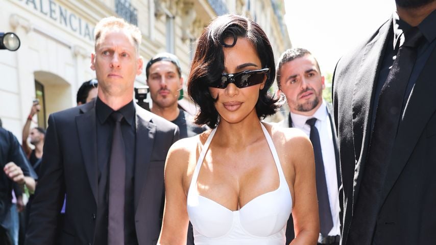 Für Balenciaga: Kim Kardashian macht den Laufsteg unsicher