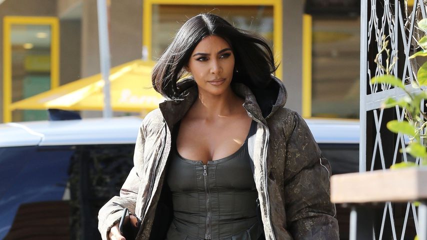 Kim Kardashian auf dem Weg in ein Restaurant