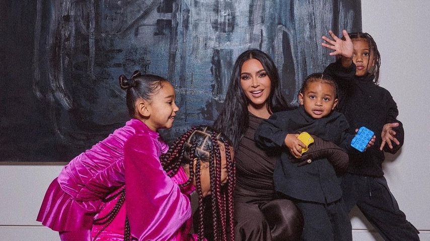 Kim Kardashian mit Chicago, North, Psalm und Saint West
