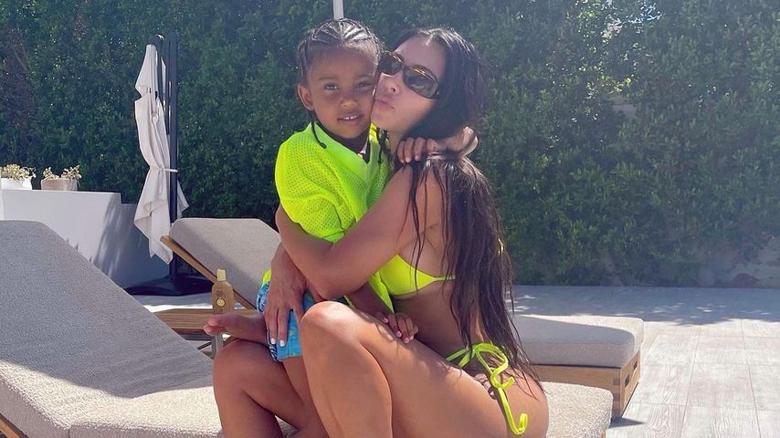 Kim Kardashian mit ihrem Sohn Saint