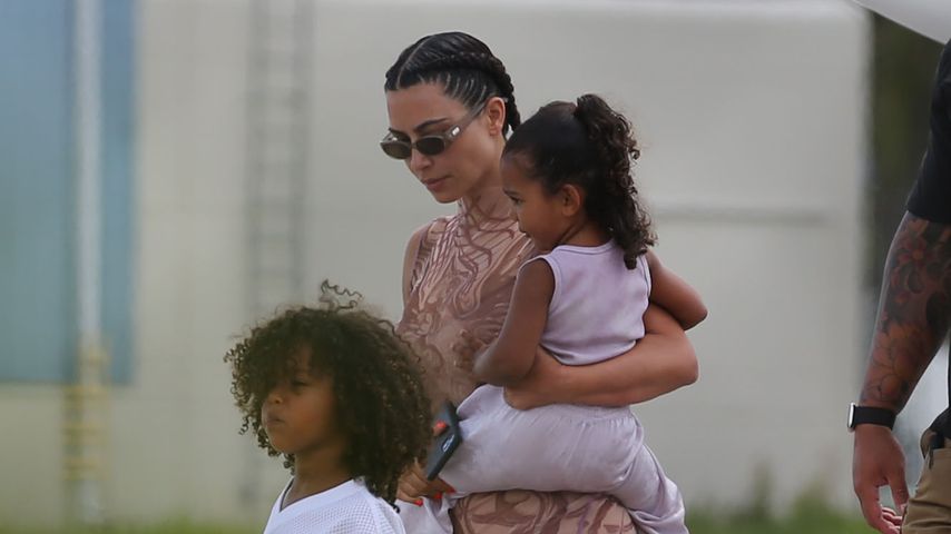 Kim Kardashian mit Saint und Chicago West im August 2020